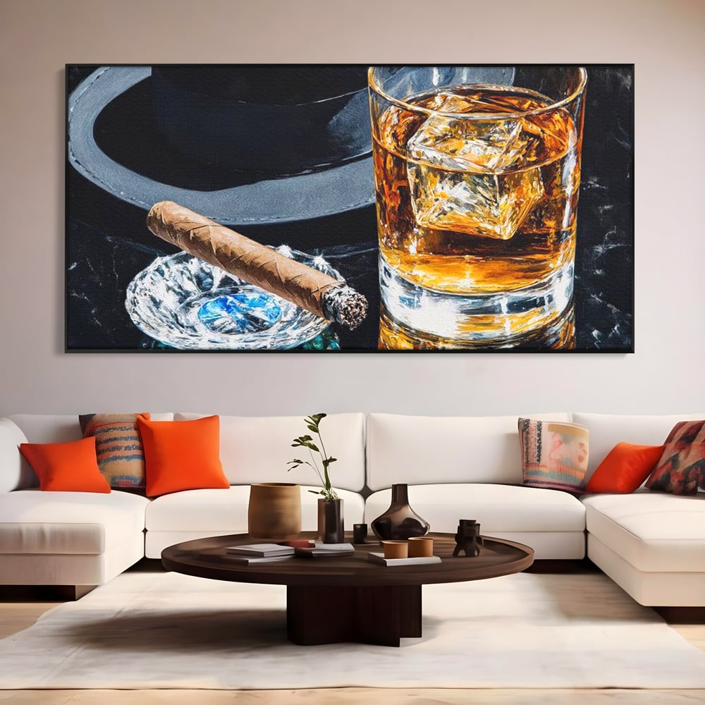 Tablou canvas cu pictura cu pahar de whisky, trabuc si palarie, in rama de aluminiu negru, pe perete intr-un living